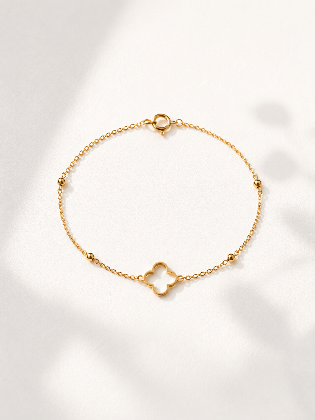 Bracelet Trèfle Doré Élégant